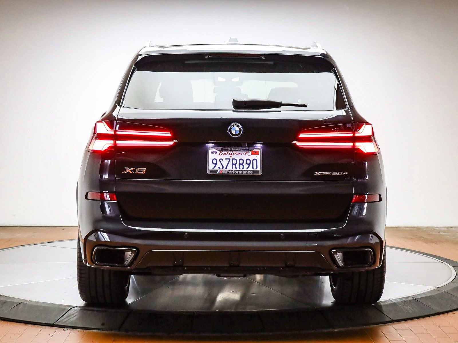 Certified 2025 BMW X5 xDrive50e w/ Executive Package image 8