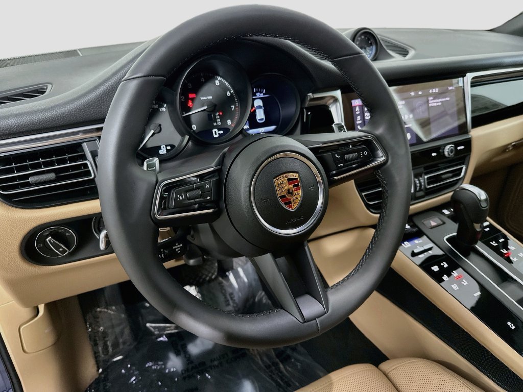 Certified 2026 Porsche Macan AWD/4WD image 25