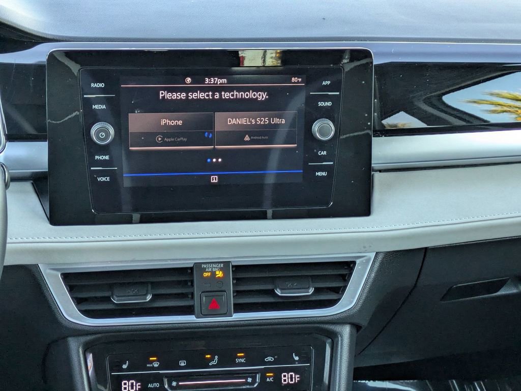 Certified 2025 Volkswagen Taos SE FWD image 12