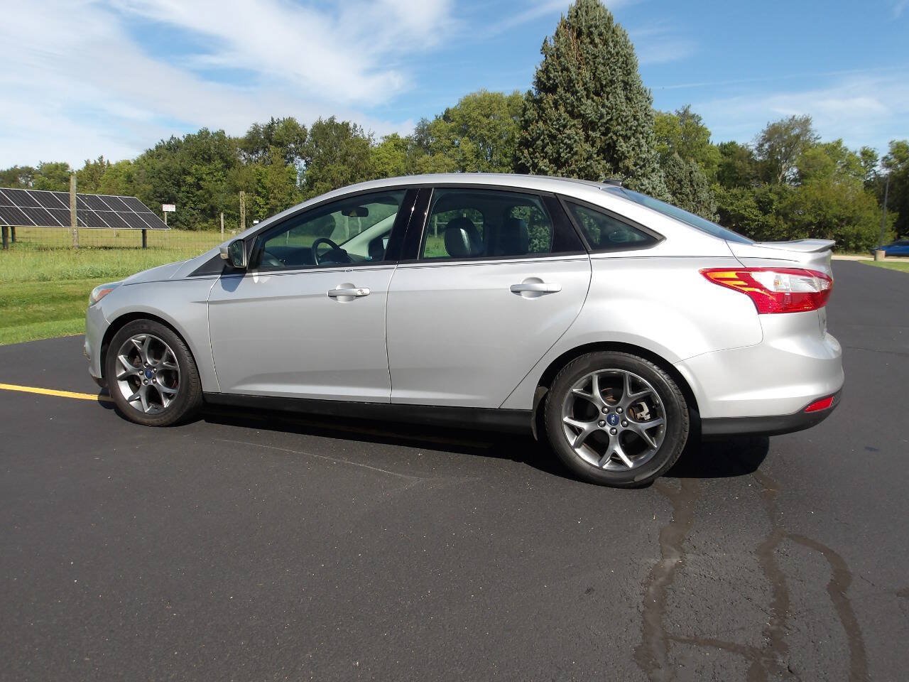 Used 2014 Ford Focus SE w/ Equipment Group 201A FWD image 11