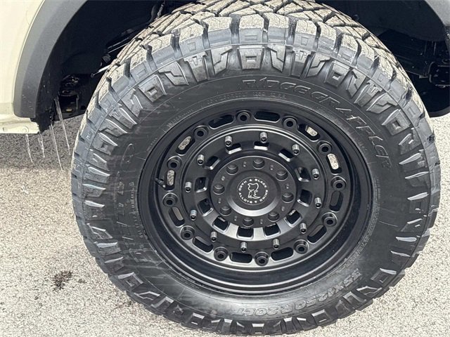 New 2025 Ford Bronco Base image 5