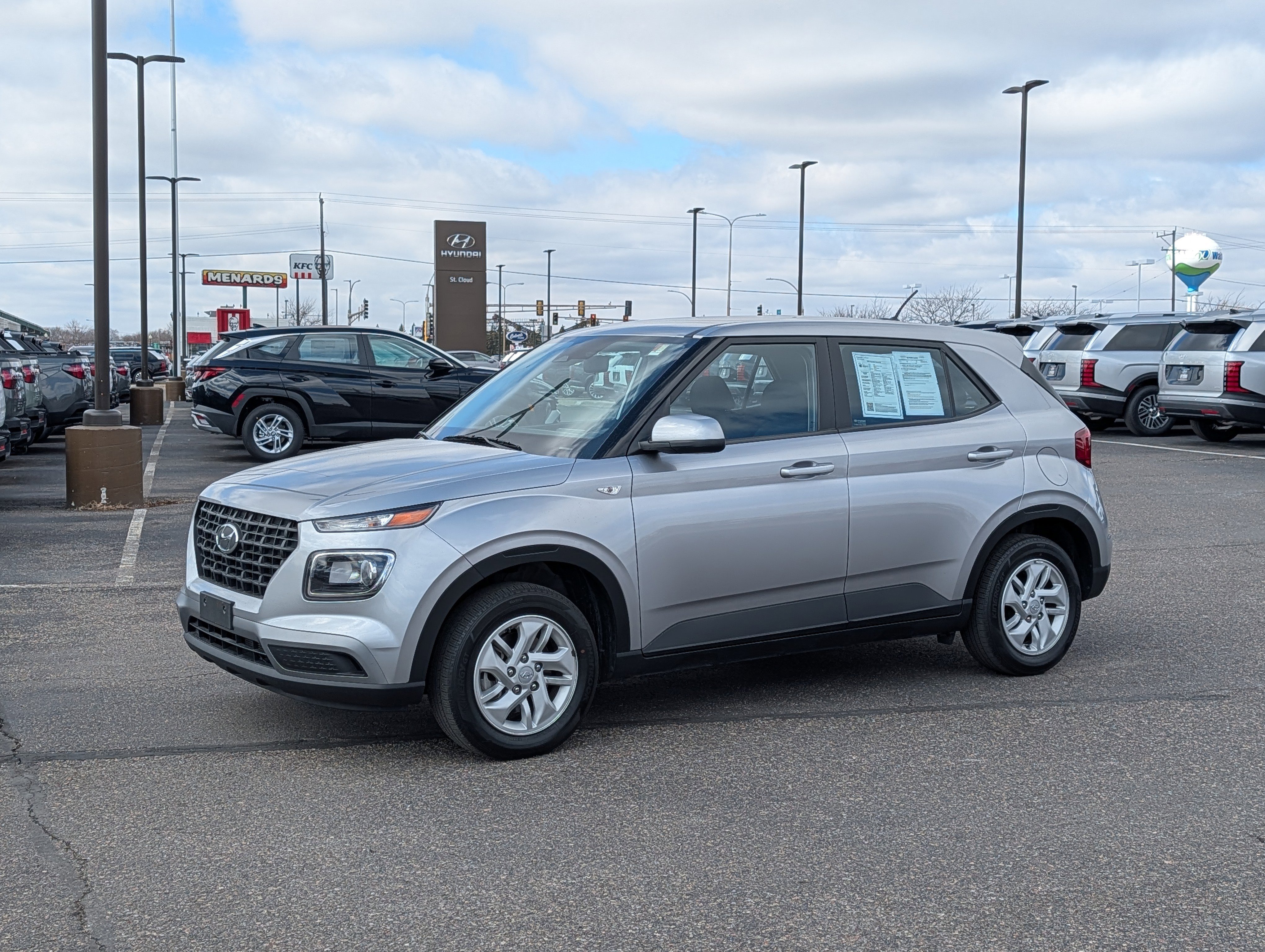 Certified 2023 Hyundai Venue SE FWD image 1