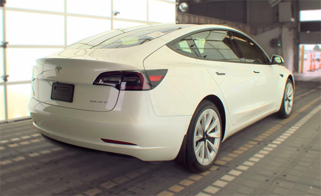 Used 2022 Tesla Model 3 Long Range AWD/4WD image 4