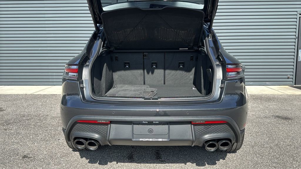Certified 2025 Porsche Macan image 17