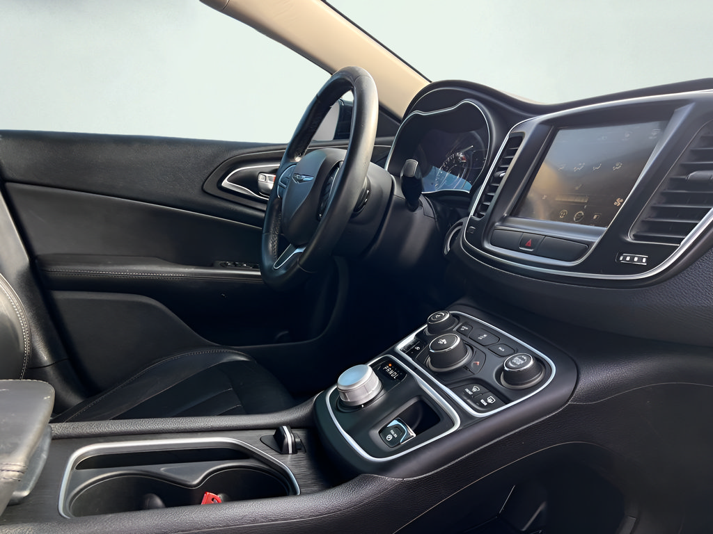 Used 2017 Chrysler 200 Limited Platinum FWD image 28