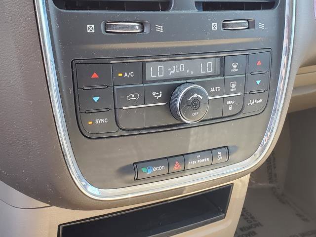 Used 2015 Chrysler Town & Country Touring FWD image 16