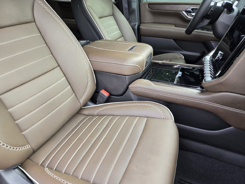 New 2027 GMC Yukon Denali Ultimate AWD/4WD image 9
