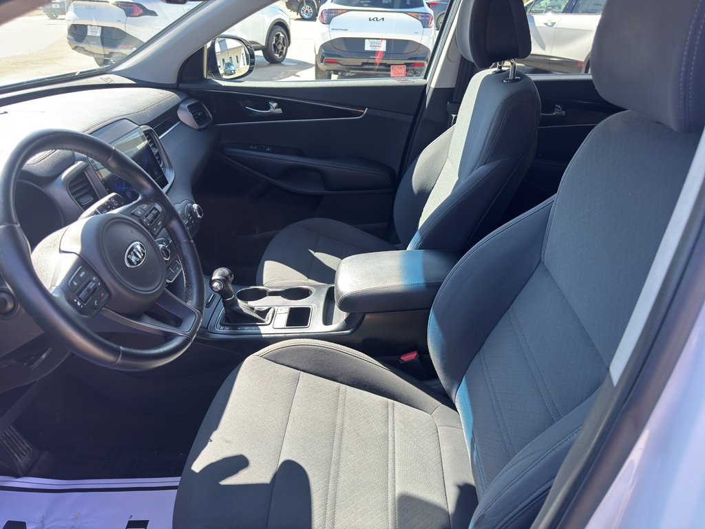 Used 2016 Kia Sorento LX w/ LX Convenience Package image 14