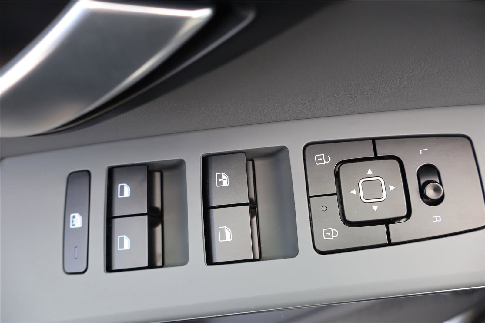 Certified 2025 Kia Niro EX image 14