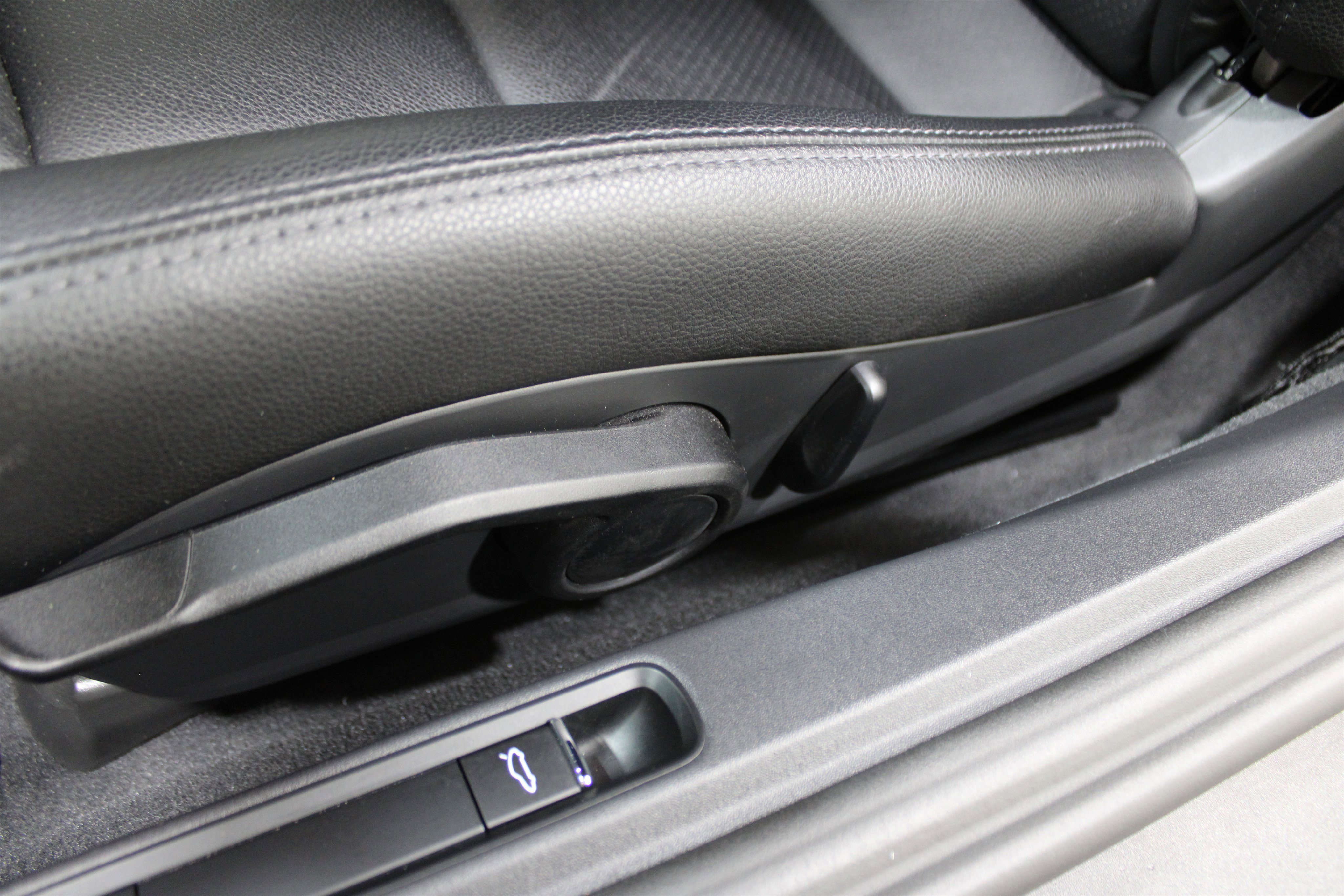 Used 2023 Porsche 718 Boxster w/ Sport Chrono Package image 4