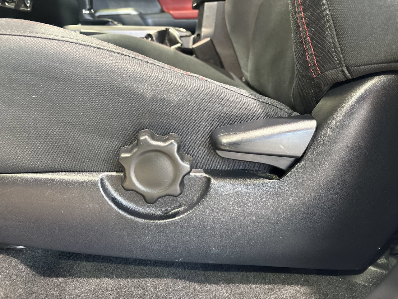 Used 2019 Toyota Tacoma SR5 AWD/4WD image 12