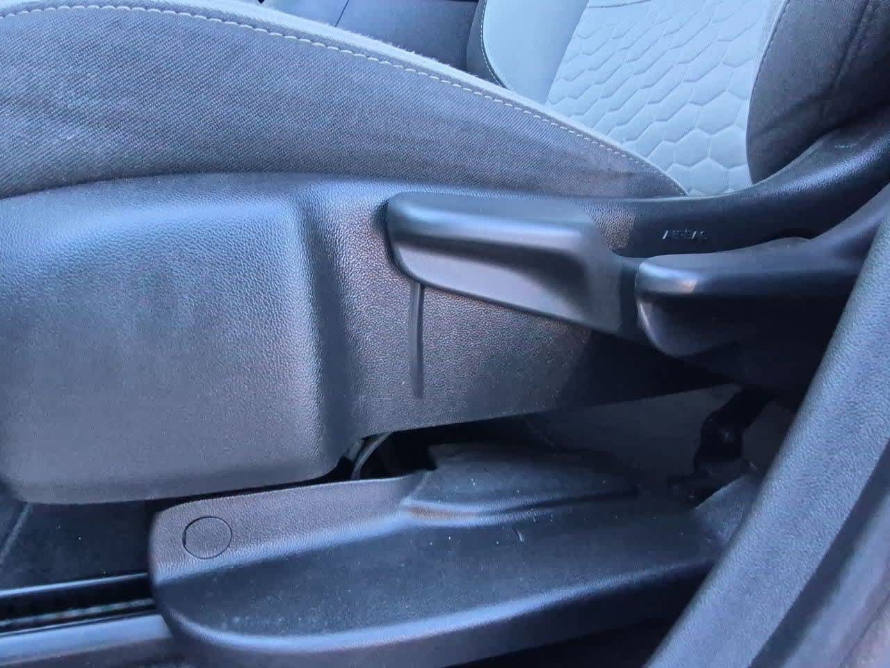 Used 2020 Chevrolet Equinox LS FWD image 17