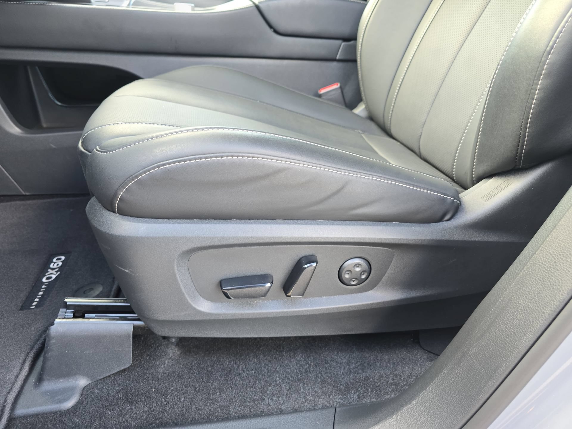 Certified 2026 INFINITI QX60 Luxe w/ Cargo Package AWD/4WD image 28