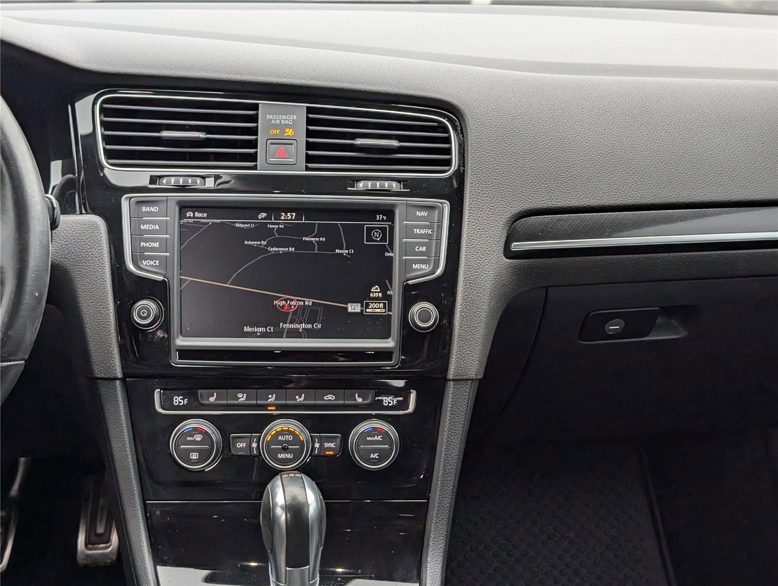 Used 2016 Volkswagen Golf R 4-Door image 16