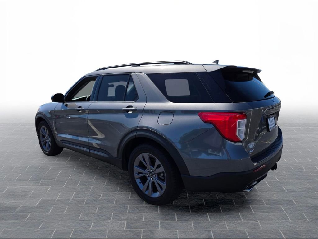 Used 2023 Ford Explorer XLT w/ Equipment Group 202A RWD image 4