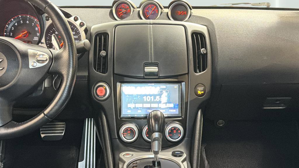 Used 2009 Nissan 370Z Touring image 15