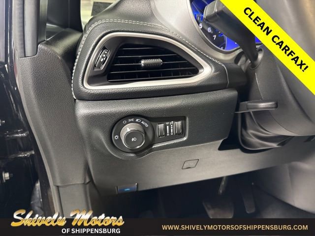 Used 2024 Chrysler Pacifica Touring image 15