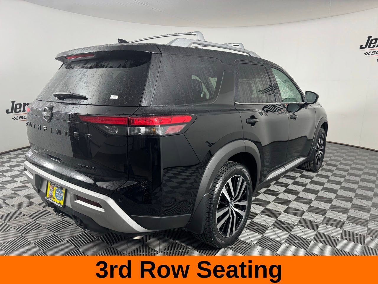 Used 2025 Nissan Pathfinder Platinum image 7