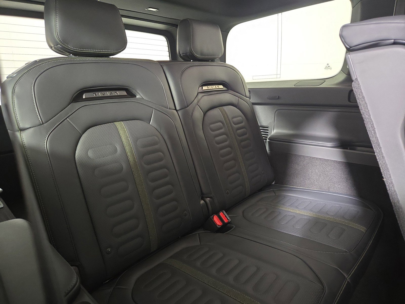 Used 2025 Rivian R1S Adventure image 25