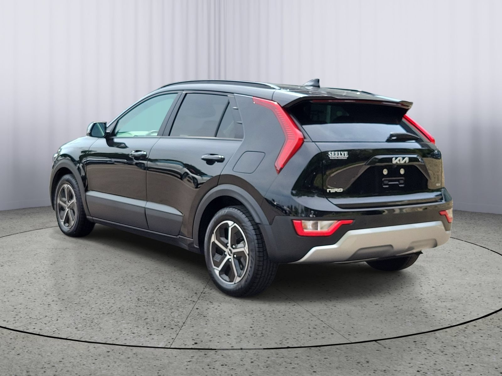 Certified 2024 Kia Niro EX FWD image 4