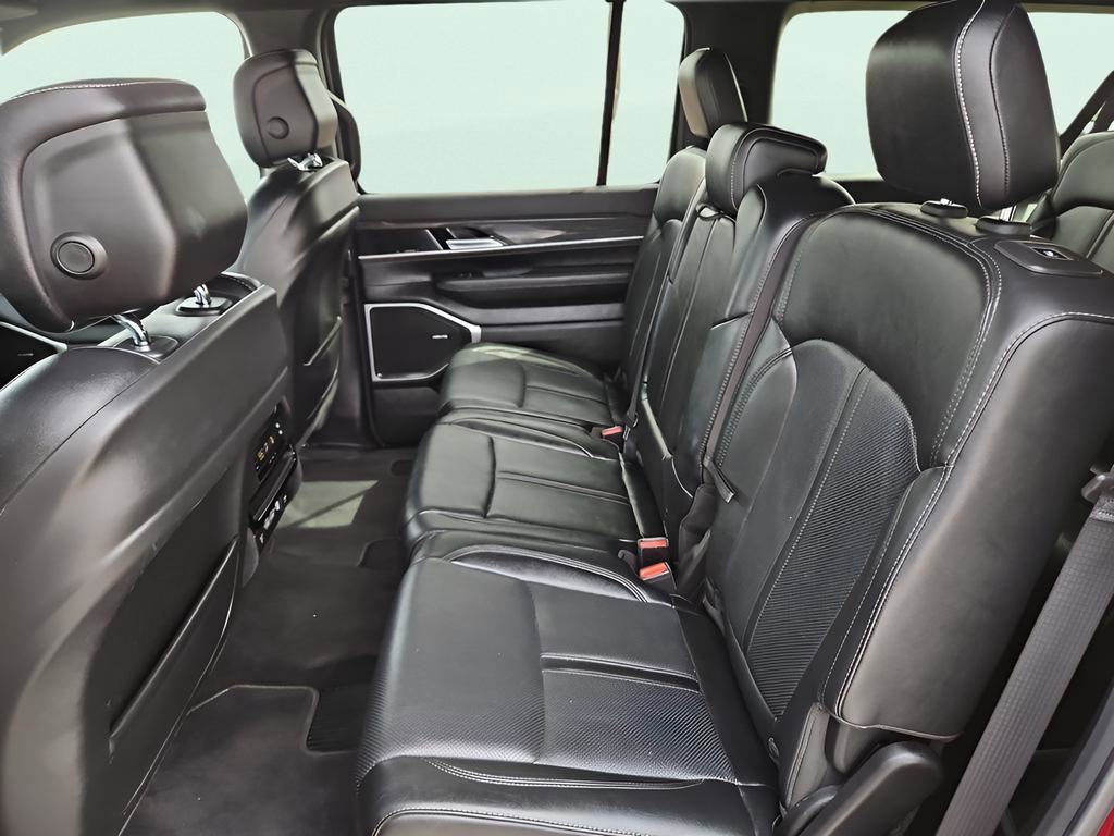 Used 2024 Jeep Wagoneer L Series II image 10