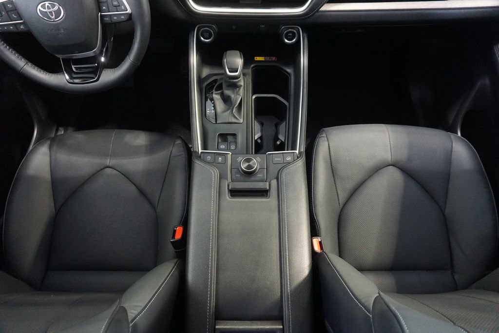 Used 2024 Toyota Grand Highlander AWD image 35