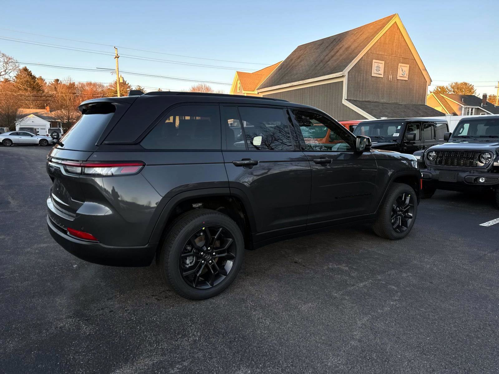 New 2025 Jeep Grand Cherokee Limited image 2