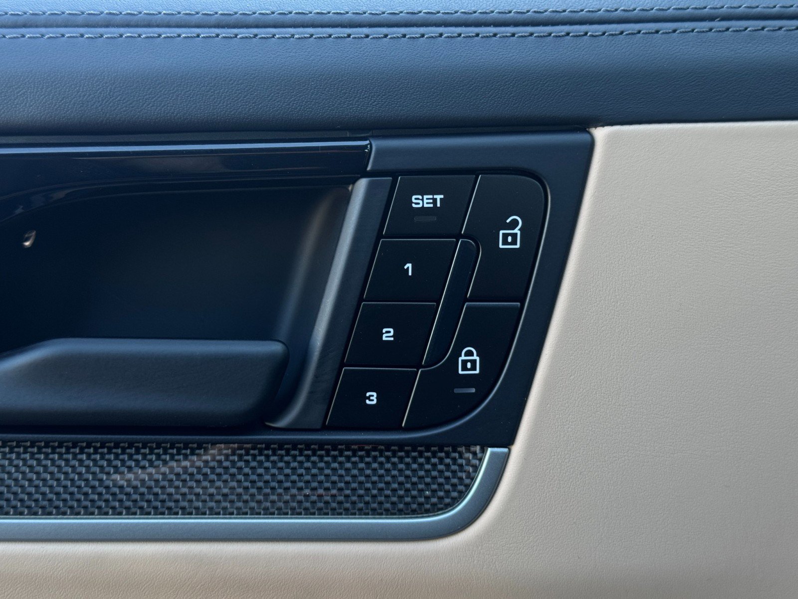 Used 2024 Porsche Cayenne Turbo AWD/4WD image 18