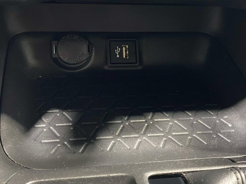 Used 2023 Toyota RAV4 XLE FWD image 32