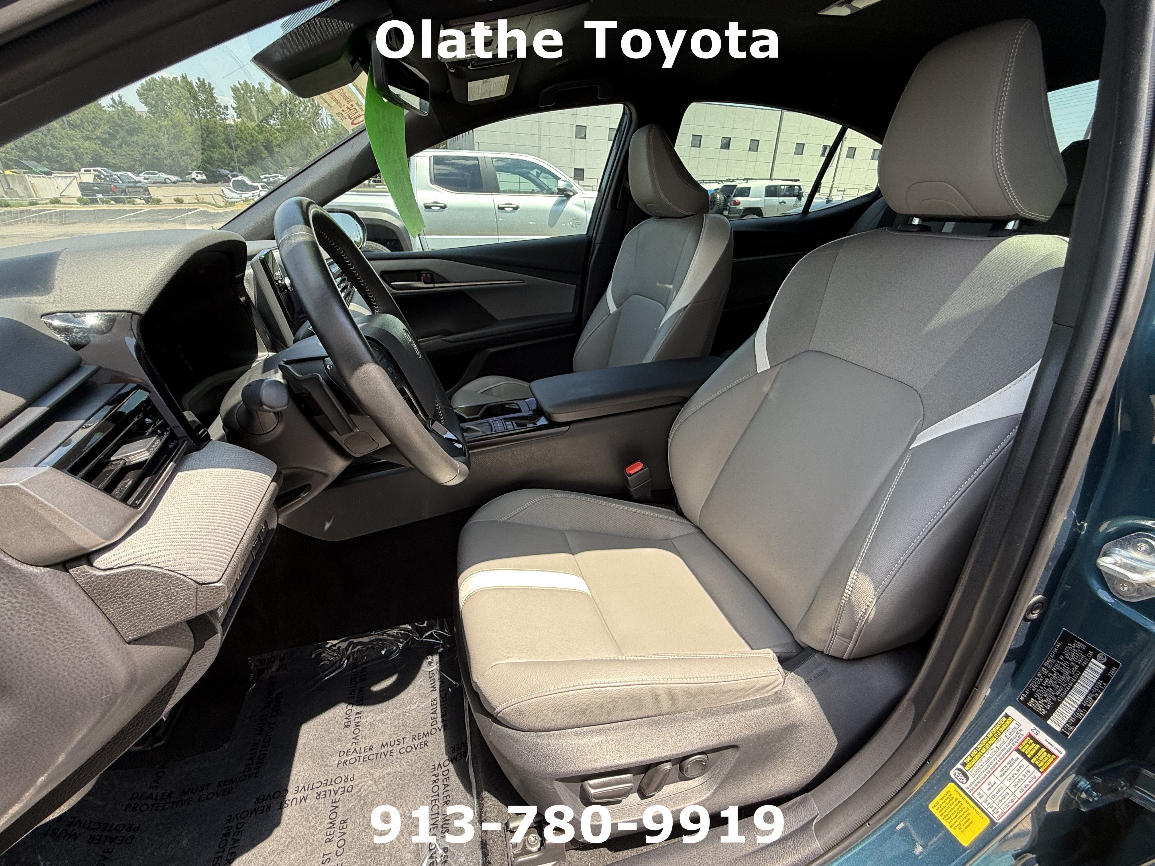 Used 2025 Toyota Camry SE w/ Multimedia Upgrade Package FWD image 5