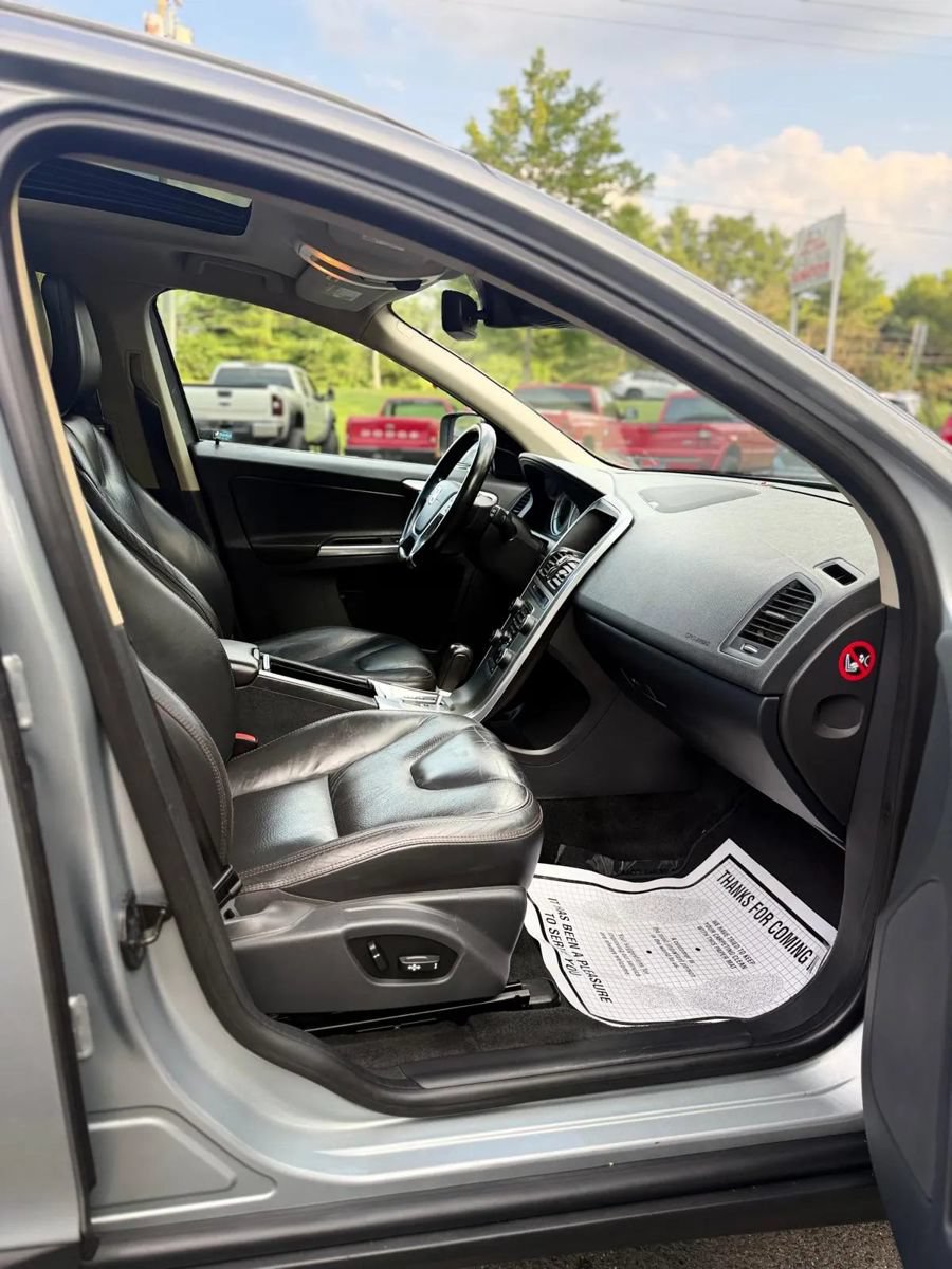 Used 2012 Volvo XC60 T6 AWD/4WD image 16