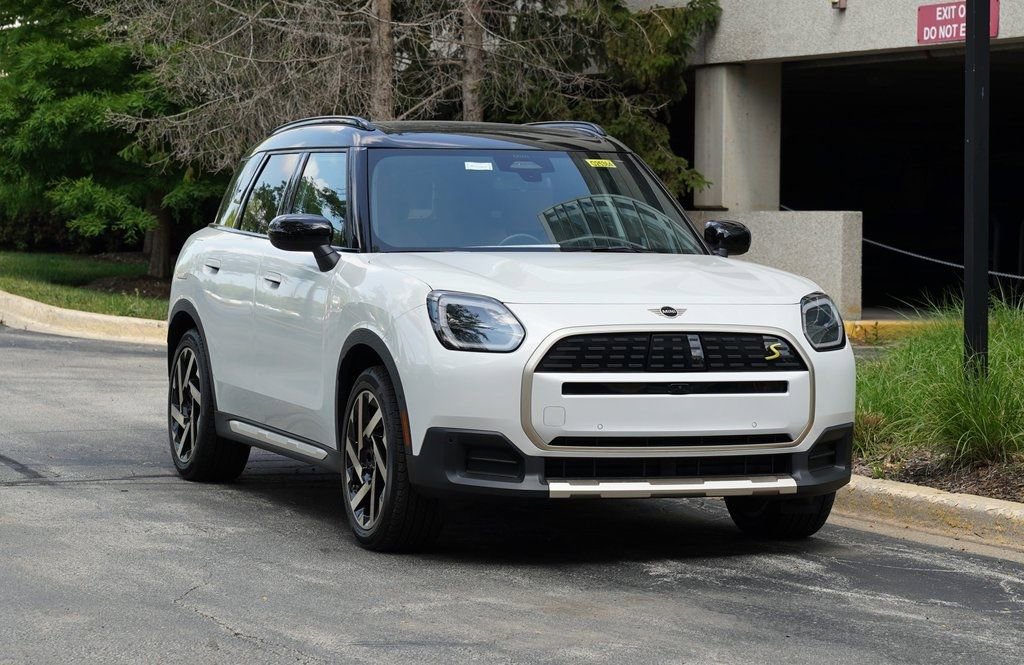 New 2025 MINI Cooper Countryman SE image 1