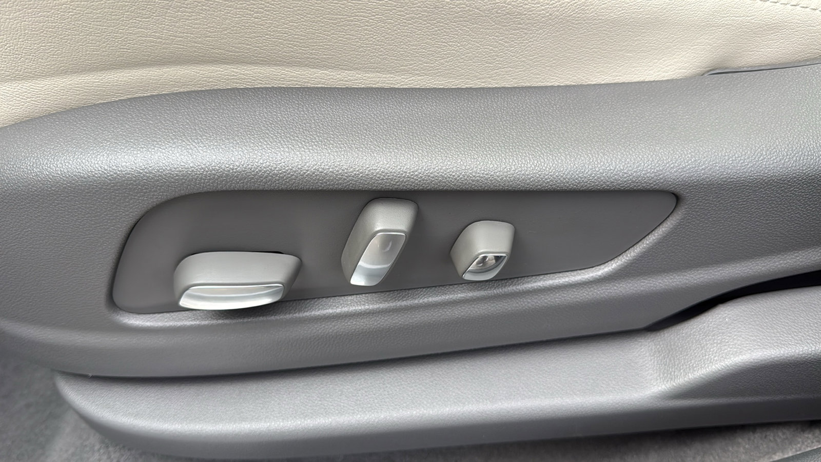 New 2026 Cadillac XT5 Premium Luxury image 12