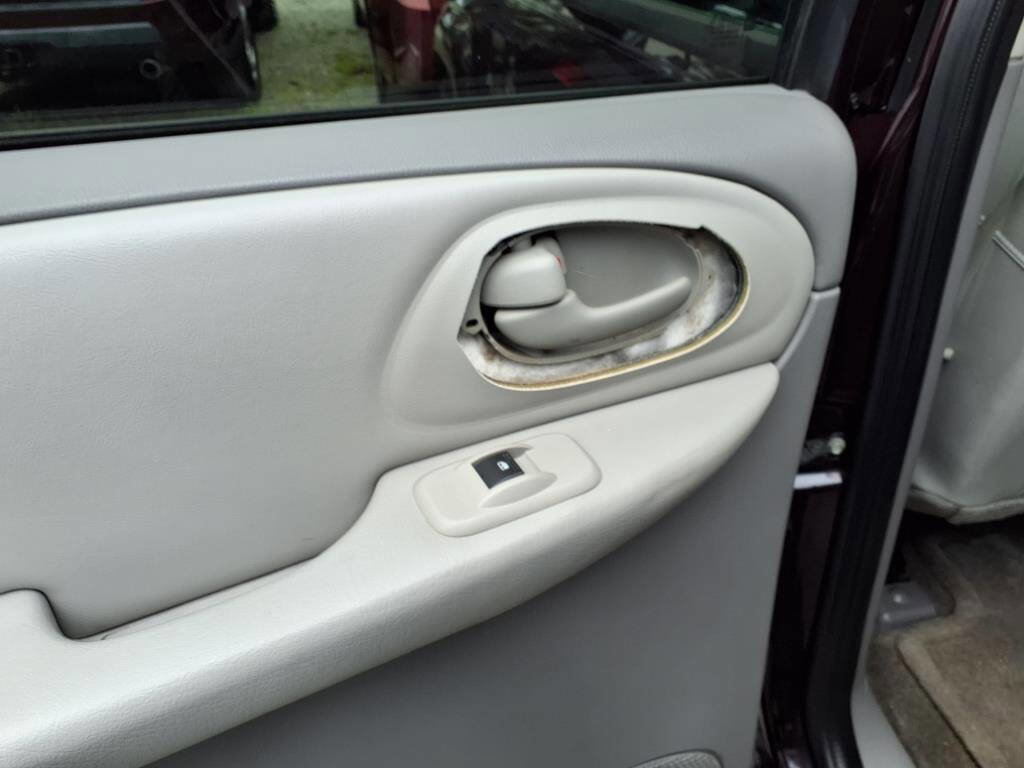 Used 2008 Chevrolet TrailBlazer LT w/ Cargo Convenience Package image 6