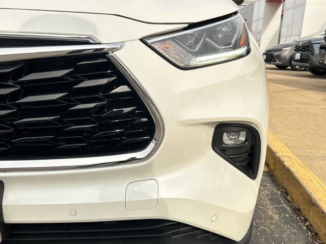 Used 2020 Toyota Highlander Limited image 3