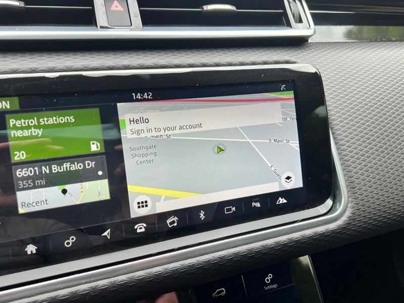 Used 2018 Land Rover Range Rover Velar R-Dynamic SE AWD/4WD image 38