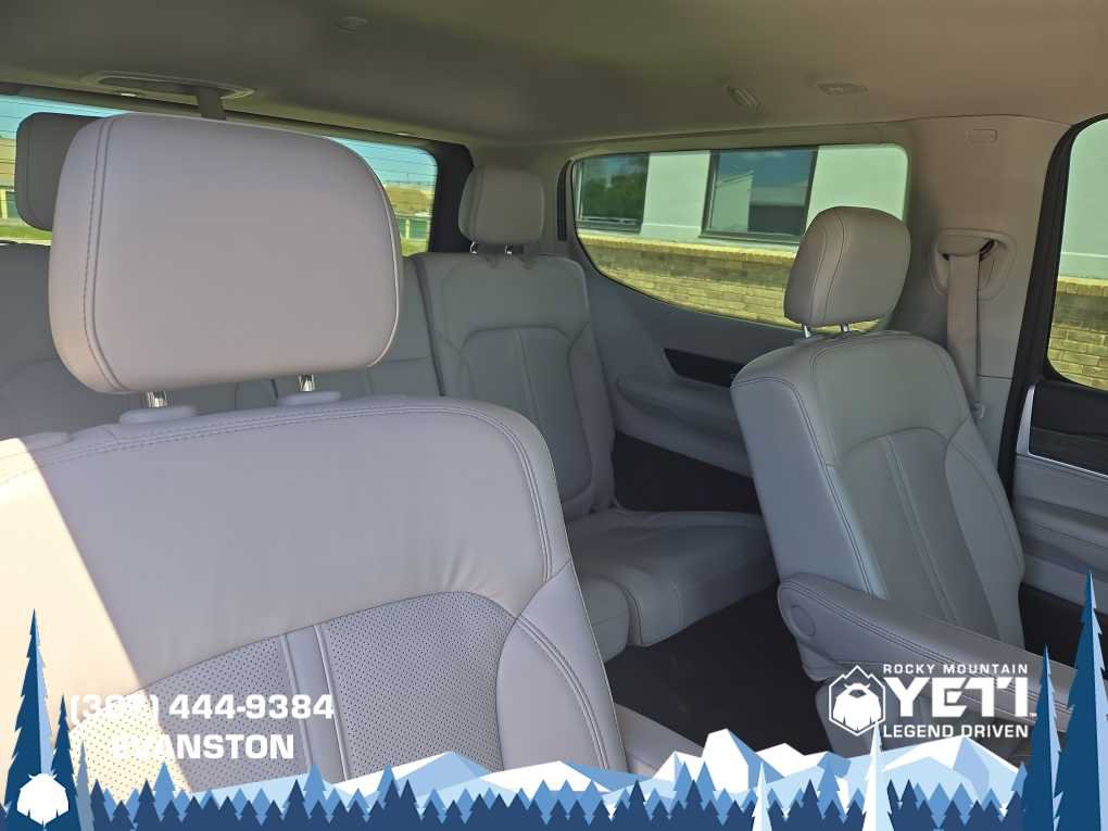 Used 2022 Jeep Wagoneer Series III w/ Rear Seat Video Group 1 AWD/4WD image 14