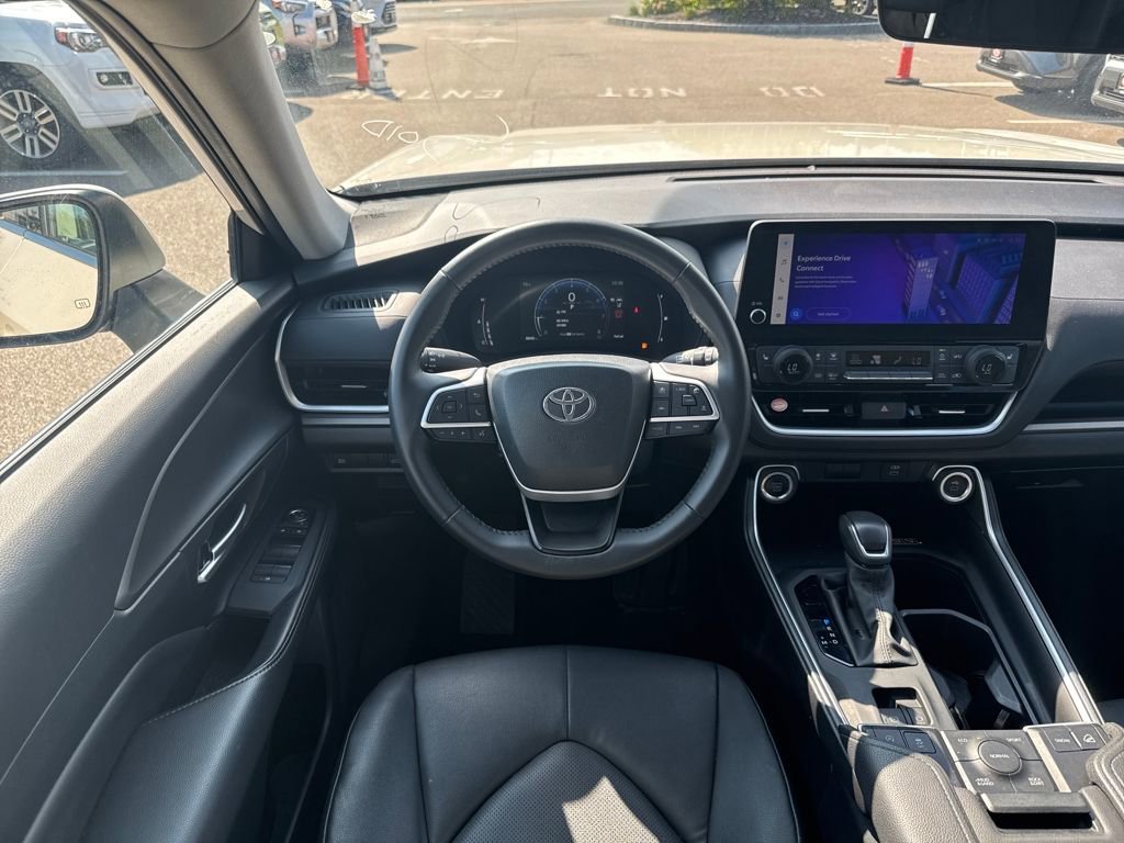 Used 2024 Toyota Grand Highlander XLE image 16