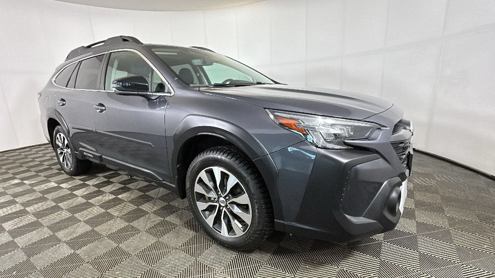 Used 2023 Subaru Outback Limited AWD/4WD image 3