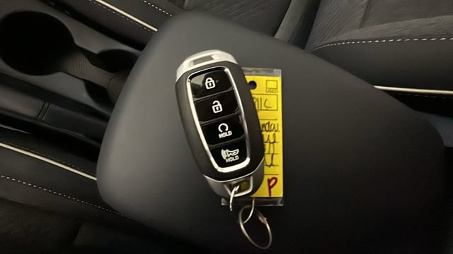 Used 2025 Hyundai Venue Limited FWD image 20