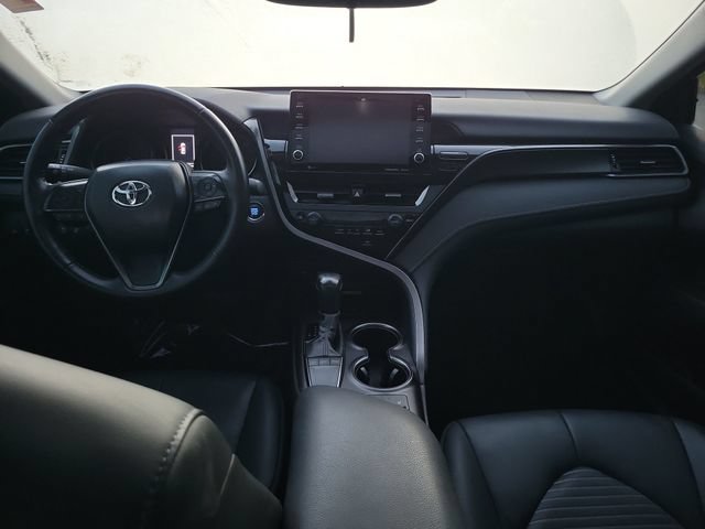 Used 2024 Toyota Camry SE w/ Cold Weather Package FWD image 9