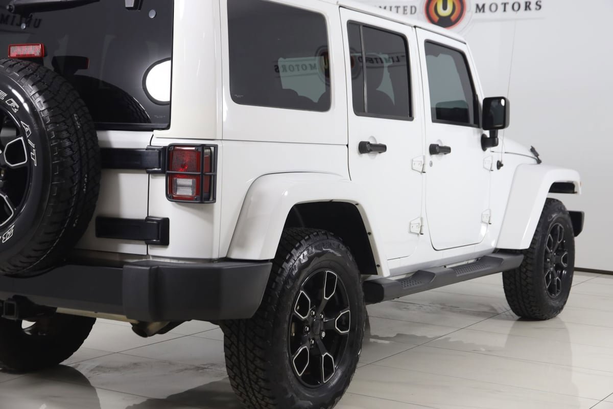 Used 2017 Jeep Wrangler Unlimited Sahara AWD/4WD image 38