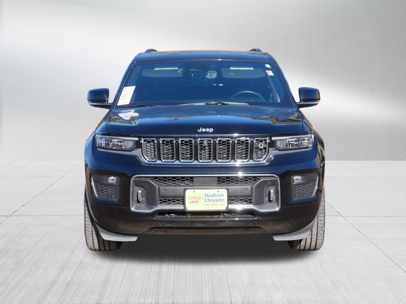 Used 2024 Jeep Grand Cherokee L Overland w/ Advanced Protech Group III AWD/4WD image 2