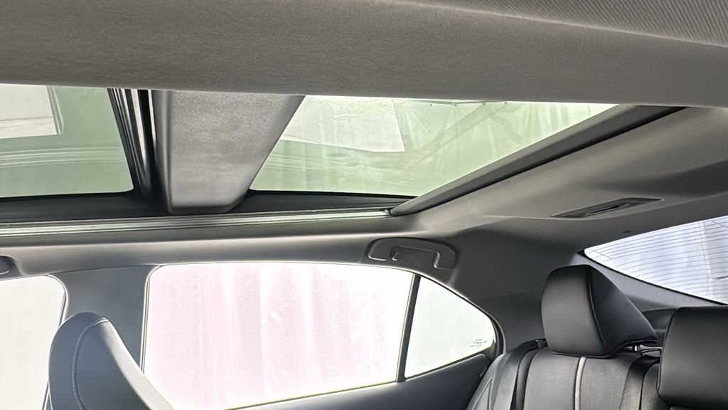 Used 2021 Toyota Camry XSE image 33