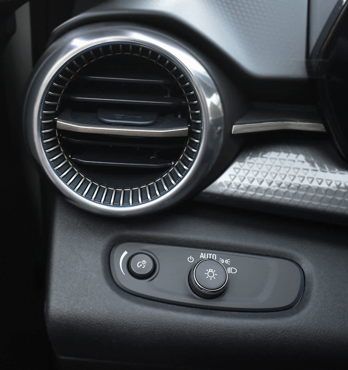 New 2026 Chevrolet Trax ACTIV w/ Sunroof Package image 24