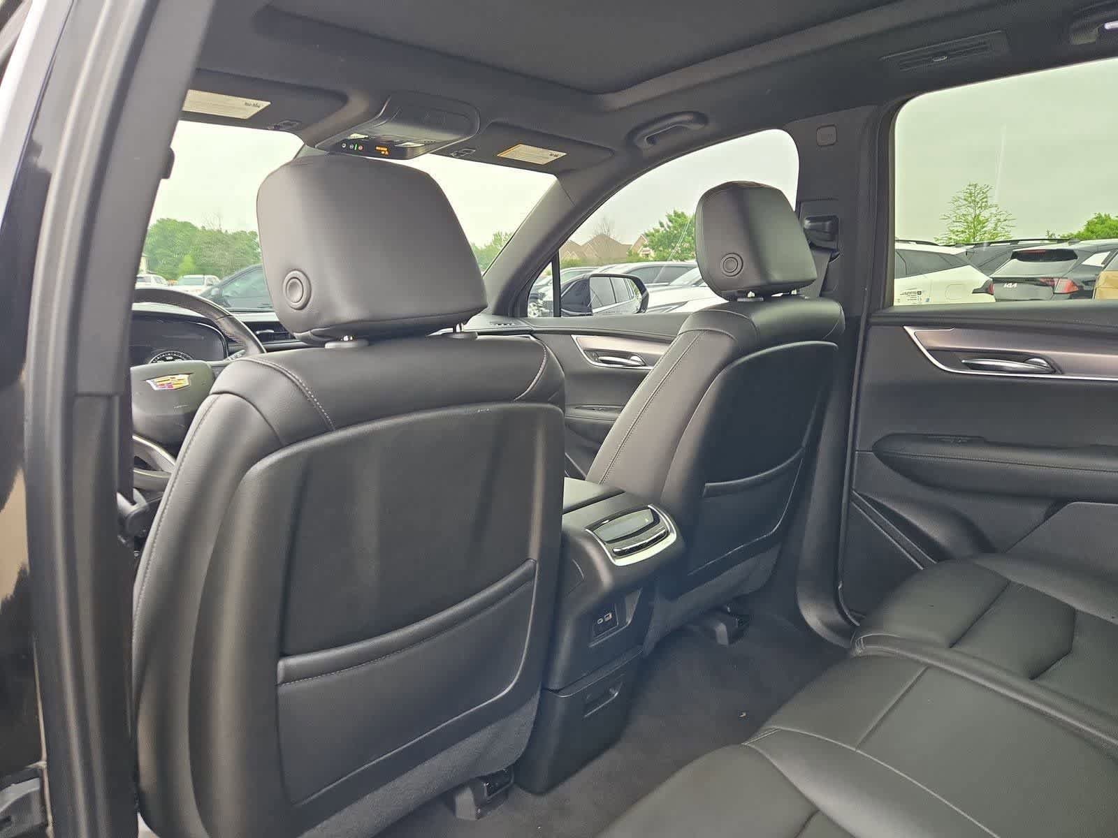 Used 2024 Cadillac XT6 Luxury w/ LPO, Floor Liner Package AWD/4WD image 16