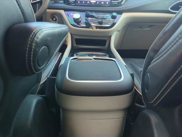 Used 2023 Chrysler Pacifica Limited image 15