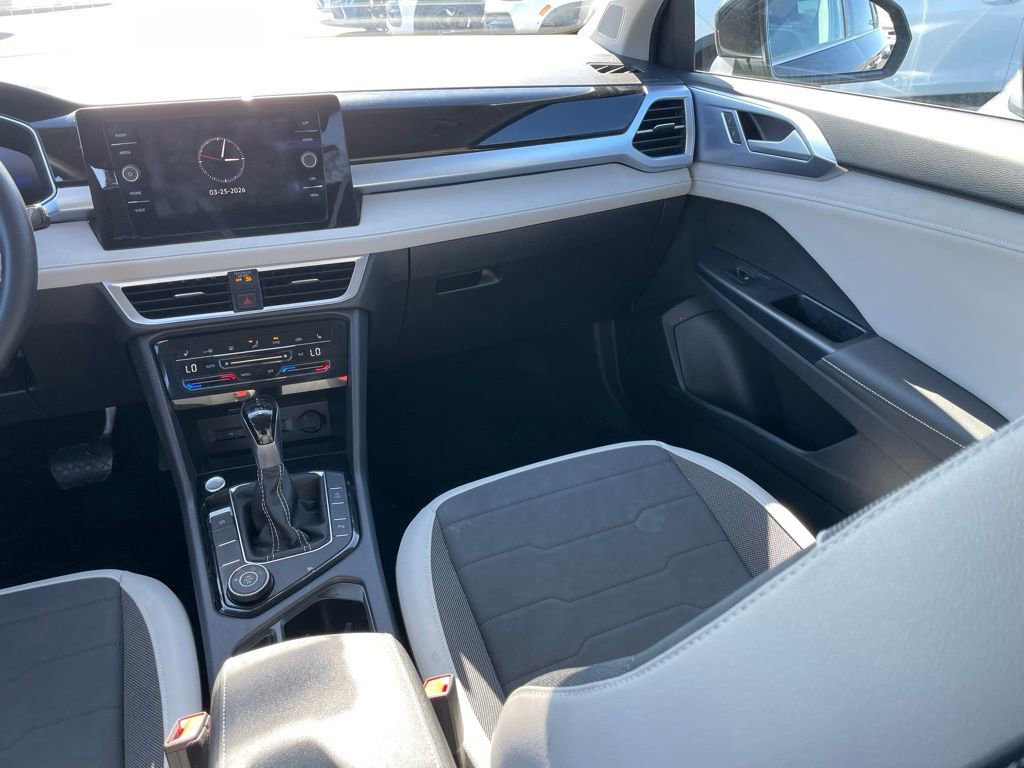 Certified 2025 Volkswagen Taos SE image 9