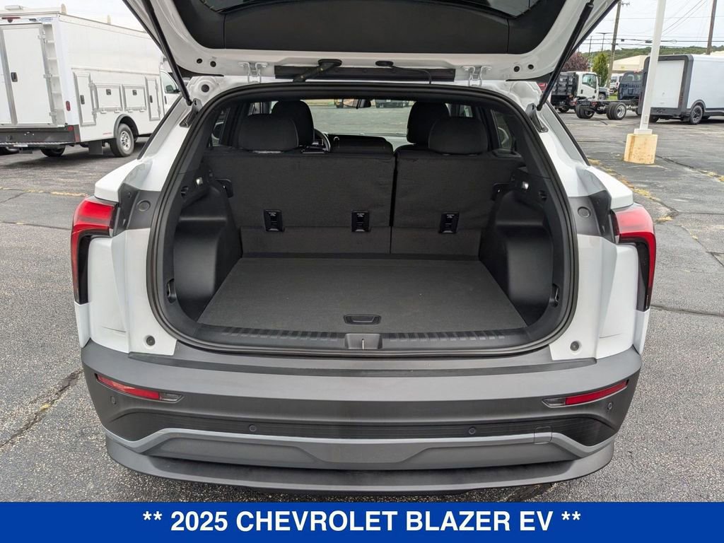 New 2025 Chevrolet Blazer EV LT image 28
