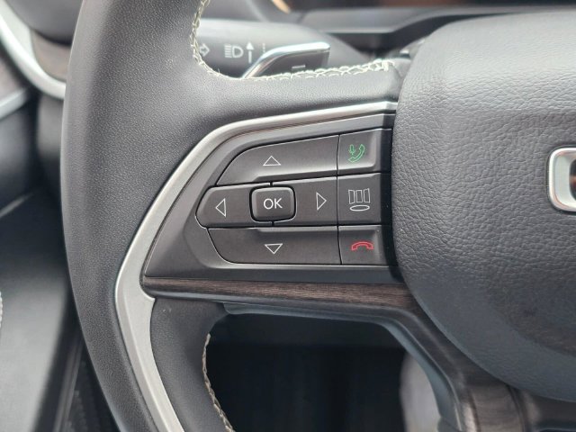 Used 2023 Jeep Grand Cherokee L Limited AWD/4WD image 31